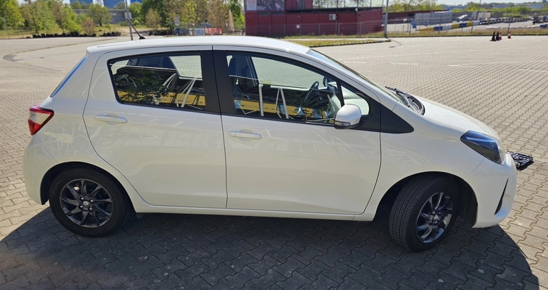 Toyota Yaris cena 50900 przebieg: 49850, rok produkcji 2019 z Toruń małe 16